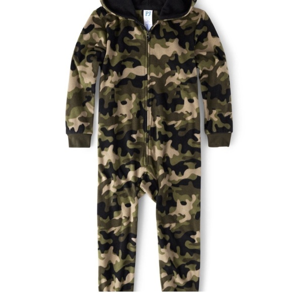 Boys camo hooded fleece one piece pajamas size medium NWT flame resistant - Picture 4 of 7